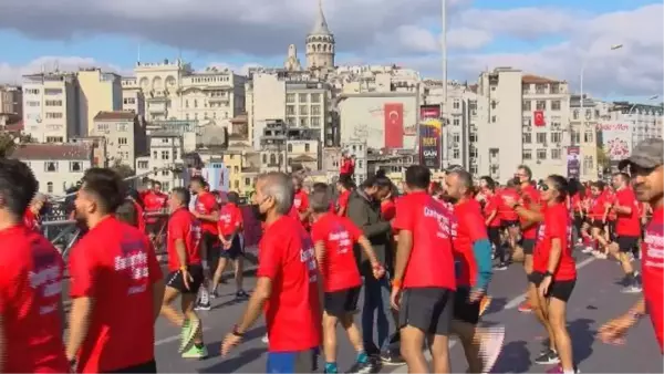 Galata Köprüsü'nde Cumhuriyet Koşusu