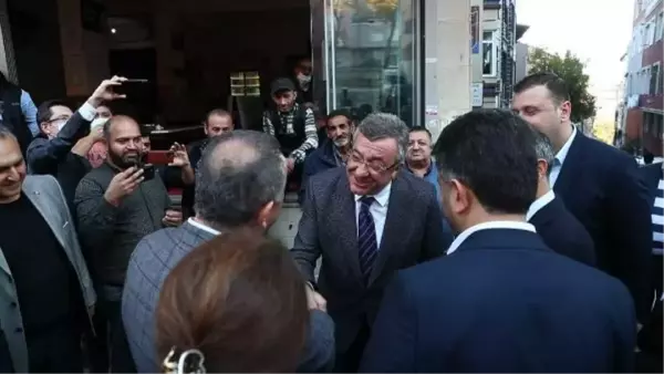 AK Parti ve CHP'li isimler sokakta karşılaştı, Meclis'teki tartışmaların aksine ortaya renkli görüntüler çıktı