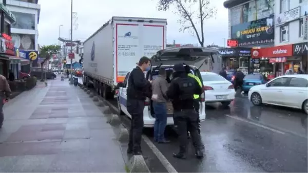 SANCAKTEPE'DE YOLUN KARŞINA GEÇERKEN TIR ÇARPTI