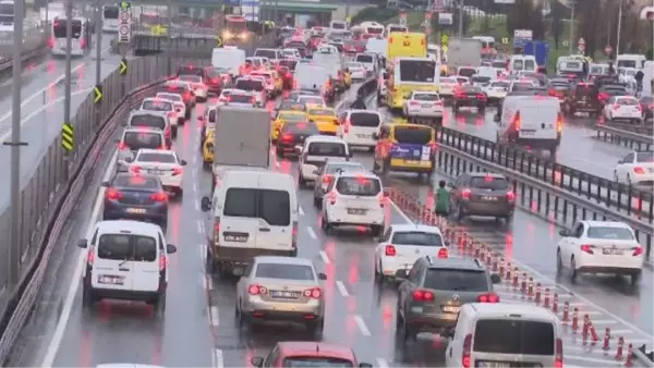 İSTANBUL'DA TOPLU ULAŞIM ARAÇLARI VE TRAFİKTE YOĞUNLUK