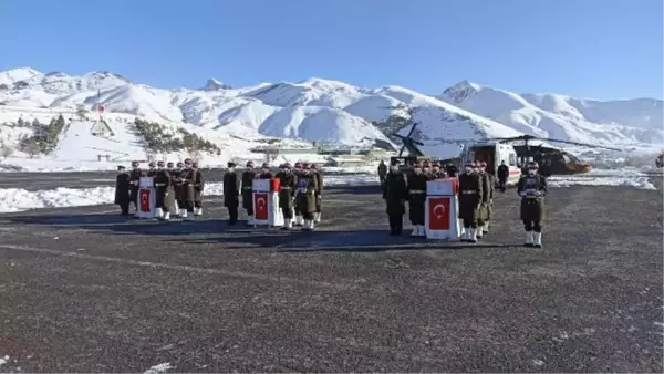 Son dakika haber... HAKKARİ'DE 3 ŞEHİT İÇİN ASKERİ TÖREN