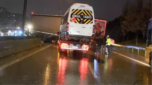 Kartal'da TIR'ın kaza yapmasıyla trafik yoğunluğu oluştu