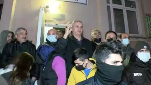 ARNAVUTKÖY'DE SİTE SAKİNLERİ AİDATA ZAM YAPAN YÖNETİMİ PROTESTO ETTİ