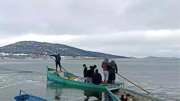 MADA ADASI SAKİNLERİNİN DONAN GÖLDE ZORLU YOLCULUĞU