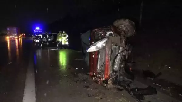 BURSA ÇEVRE YOLU'NDA HAFİF TİCARİ ARAÇ TAKLA ATTI 4 YARALI