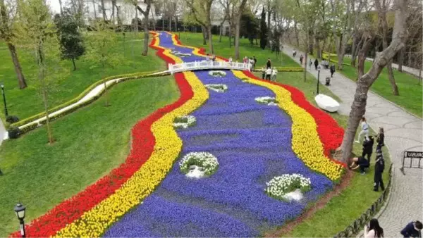 İSTANBUL'DA LALE ŞÖLENİ