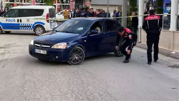 Son dakika haber! KAZA SONRASI KENDİSİNE TEPKİ GÖSTERENLERE PALAYLA SALDIRIP, ATEŞ AÇTI; 2 YARALI