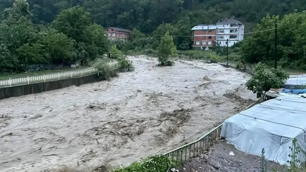 Karabük'te sağanak hayatı olumsuz etkiledi