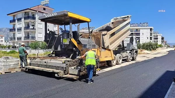 Döşemealtı Belediyesi Ekipleri, Sıcak Asfalt Çalışmalarını Sürdürüyor