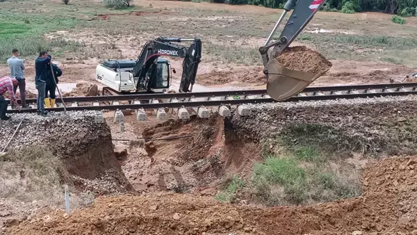 Sel Doğu Ekspresi hattını çökertti: Tren seferleri durduruldu