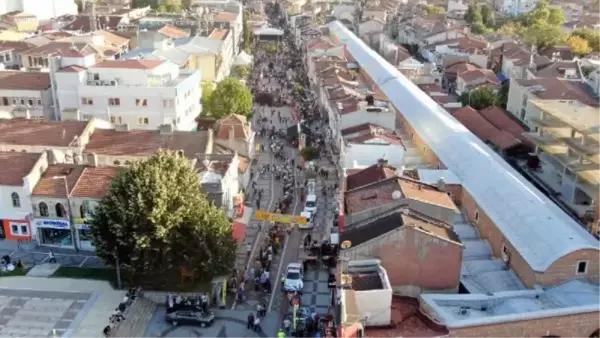 EDİRNE'DE 1 TON CİĞER DAĞITILDI, VATANDAŞLAR METRELERCE KUYRUKTA BEKLEDİ