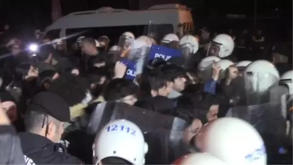 Eskişehir'de öğrenci intiharlarını protesto eden öğrenciler ile polis arasında arbede yaşandı