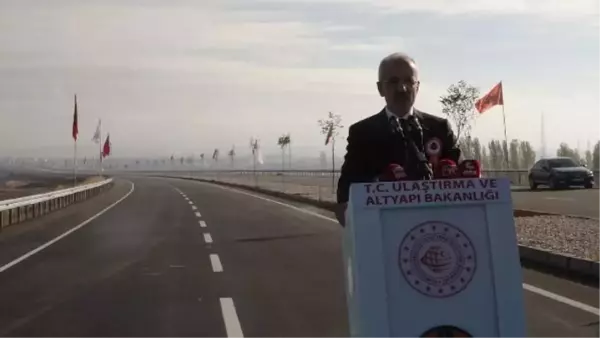 Ulaştırma Bakanı Abdulkadir Uraloğlu, Türkiye'nin yol ağını geliştiriyor