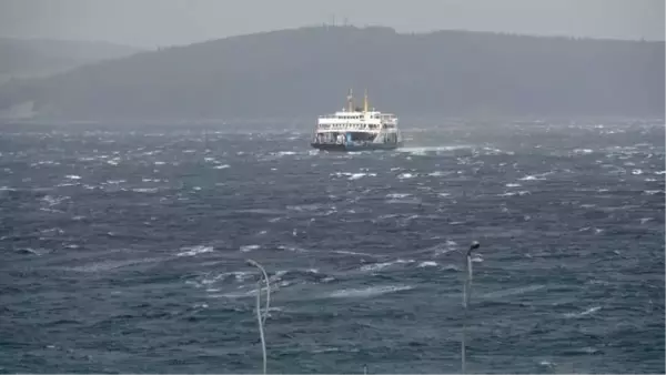 Çanakkale'de Fırtına Nedeniyle Feribot Seferleri İptal Edildi