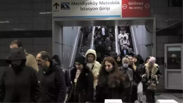 İstanbul'da Yağmurlu Günde Trafik Yoğunluğu