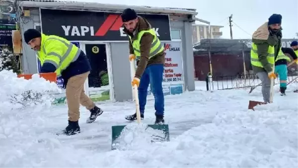 Ardahan'da Kar Yağışı ve Tipi Nedeniyle 57 Köy Yolu Ulaşıma Kapandı