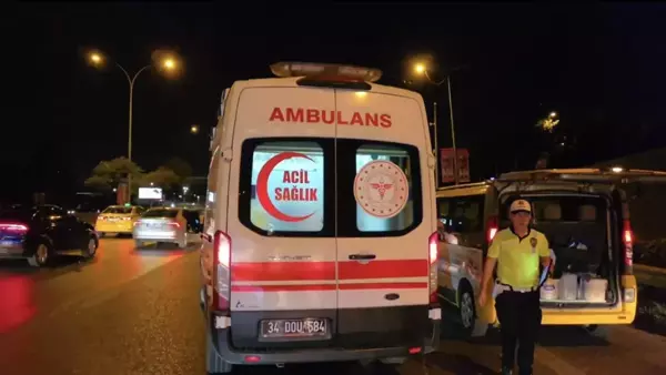 Üsküdar'da taksiye arkadan çarpan motosiklet sürücüsü yaralandı