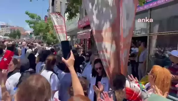 Sağlık Bakanı Fahrettin Koca, Öldürülen Doktor Ekrem Karakaya'nın Cenaze Töreninde Protesto Edildi