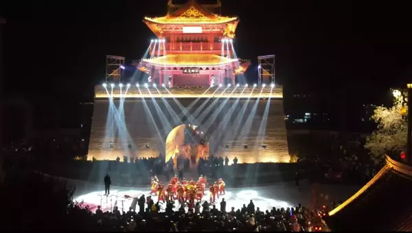 Çin'in Henan Kentinde Bahar Festivali Geleneksel Halk Sanatı Gösterileriyle Kutlandı