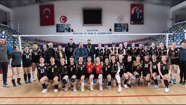 CHP Malatya İl Başkanı Barış Yıldız, Kadın Voleybol Takımı ile Buluştu