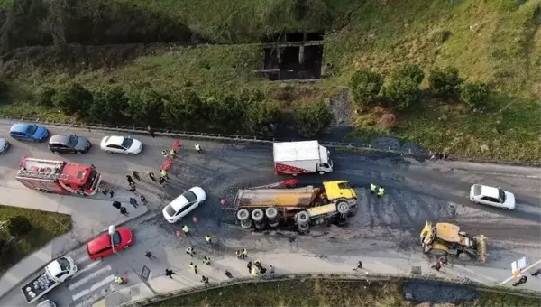 Harç yüklü kamyon devrildi, sürücü yaralandı