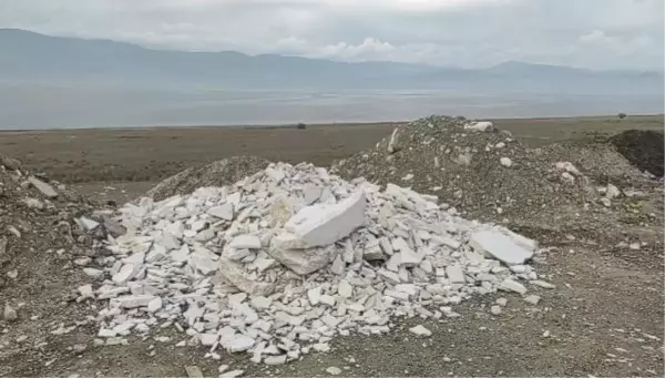 Burdur Gölüne Moloz ve Atık Döküldü