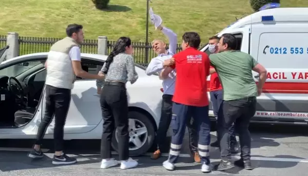 Hasta taşıyan ambulans otomobille çarpıştı...