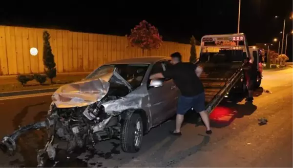 Öndeki aracı süren eşinin kaza yaptığını görünce paniğe kapılıp kendisi de kaza yaptı