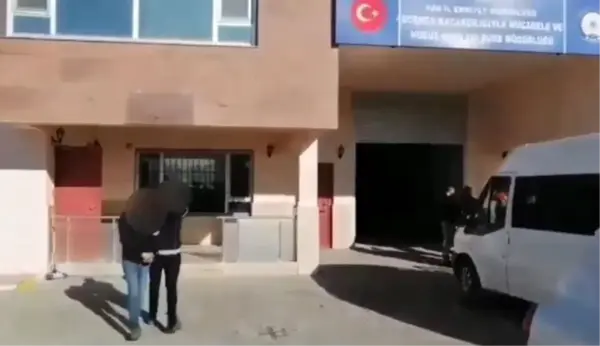 Van'da Göçmen Kaçakçılığı ve İnsan Ticareti Operasyonu: 9 Tutuklama