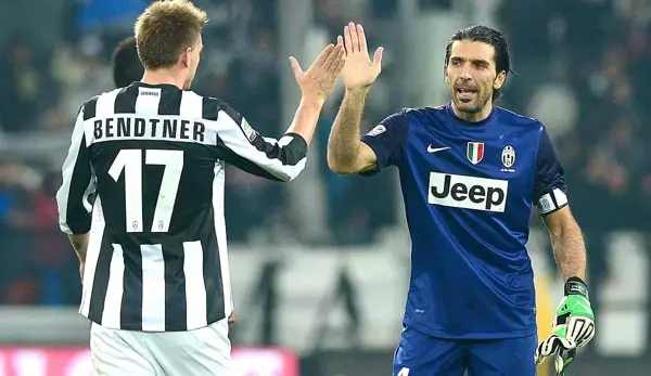 Nicklas Bendtner, Juventus'ta oynarken Buffon ve Pirlo'nun sigara içtiğini söyledi