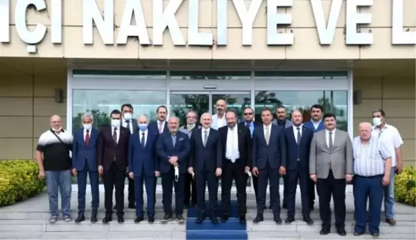 Bakan Karaismailoğlu, Ankara Lojistik Üssü'nde sektör temsilcileri ve nakliyecilerle ile bir araya geldi