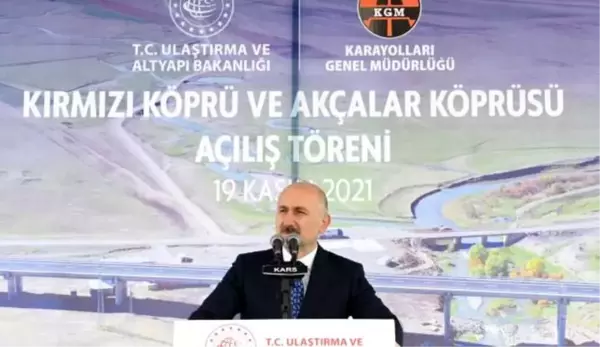 Son dakika haberi! Bakan Karaismailoğlu, Kars'taki Kırmızı Köprü'yü kullandığı otomobille geçti