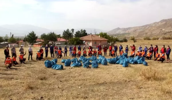 Erzincan'da gençlerden çevre temizliği