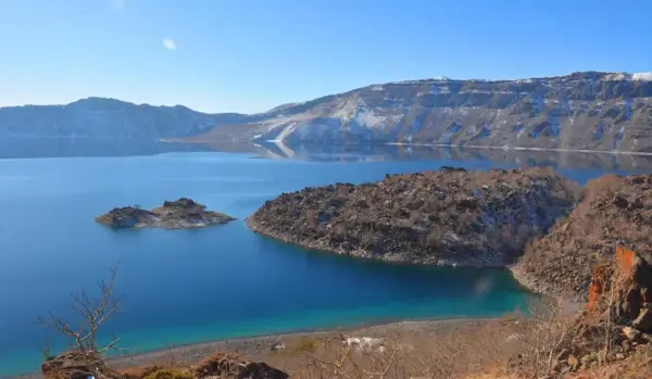 Dünyanın ikinci büyük krateri beyaz gelinliğini giydi