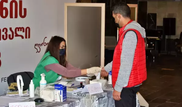 Gürcistan halkı yerel seçim için sandık başında