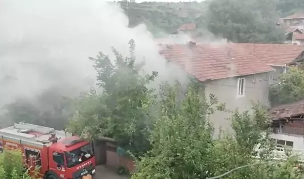 Karabük'te iki katlı evde çıkan yangında maddi hasar oluştu