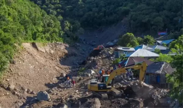 Endonezya'da aşırı yağmurlardan dolayı kaçak altın madeninde göçük meydana geldi: 11 kişi öldü, 19 kişi kayboldu