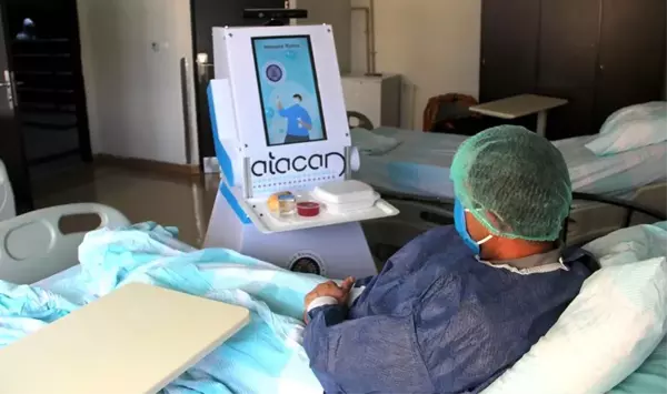 Covid hastalarının yeni bakıcısı robot hemşire 'Atacan'