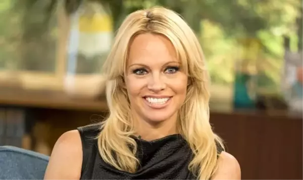 Oyuncu Pamela Anderson, Twitter hesabından 'Susamam' şarkısını paylaştı, ABD'li sanatçılara 'ilham alın ve daha cesur olun' dedi