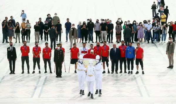 Avrupa Şampiyonu Ampute Futbol Milli Takımı, Anıtkabir'i ziyaret etti