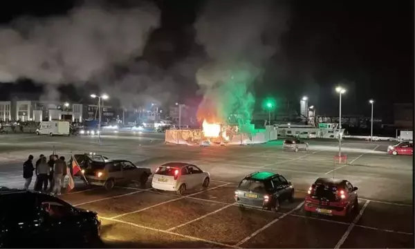 Hollanda'da sokağa çıkma yasağı protestoları sonrası 15 kentte acil durum ilan edildi