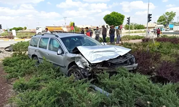 Aksaray'da otomobiller çarpıştı: 3 yaralı