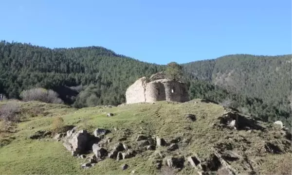 GİRESUN VALİSİ ÜNLÜ, RESTORE EDİLEN ÇAKRAK KİLİSESİ'NDE İNCELEME YAPTI