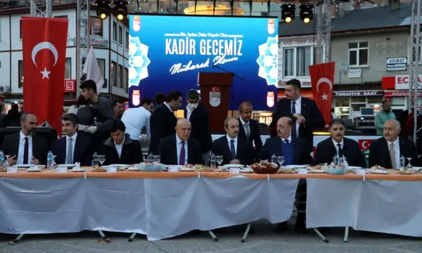 Çalışma ve Sosyal Güvenlik Bakanı Bilgin, Bayburt'ta vatandaşlarla iftar yaptı Açıklaması