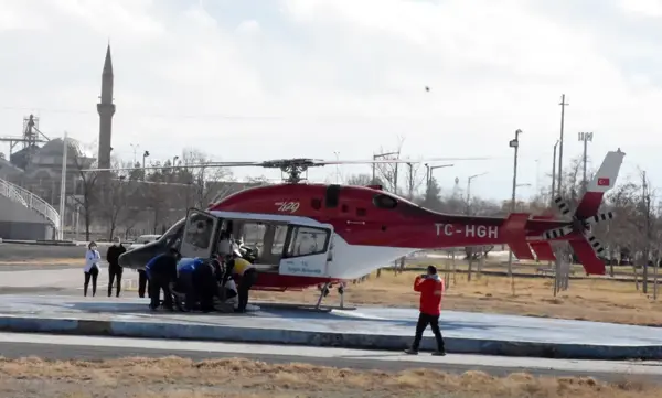 Ambulans helikopter Kovid-19 hastası doktor için havalandı