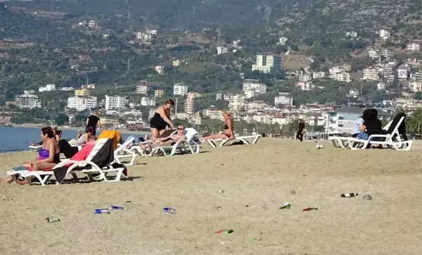 Alanya'da tarihi sessizlikte sahiller turistlere kaldı