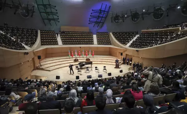 Azerbaycan'ın bağımsızlığının 30. yıl dönümü dolayısıyla konser verildi