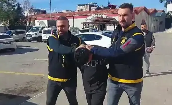 Adana'da İçki İçerken Tartışma: 2 Genç Bıçaklanarak Öldü