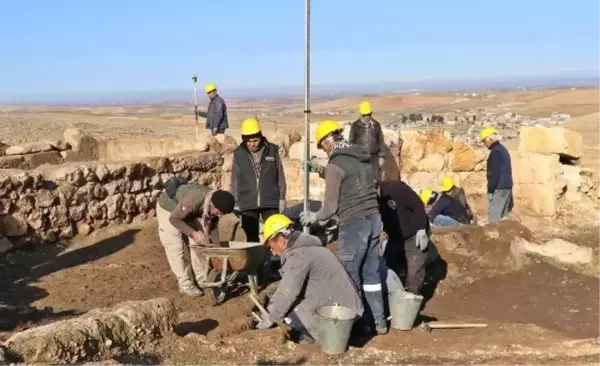 Zerzevan Kalesi'nde 1800 yıllık ameliyat malzemeleri bulundu