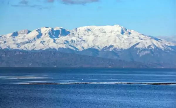 BEYŞEHİR GÖLÜ'NÜ BESLEYEN ANAMAS DAĞI BEYAZA BÜRÜNDÜ